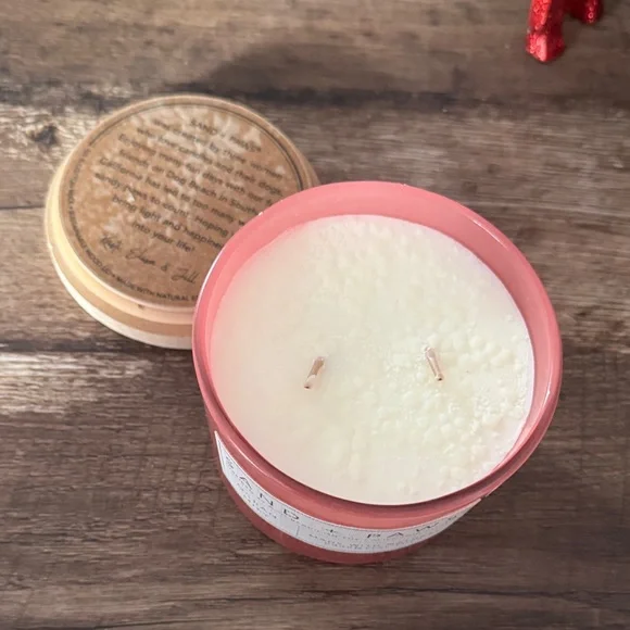 NWT Sand + Paws Ocean Mist Goldendoodle Candle - Picture 4 of 4